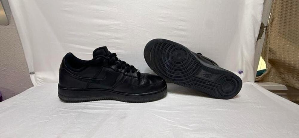 Nike Air Force 1 Low Triple Black CW2288-001 Men Size 9.5 Sneakers AF1 Shoes